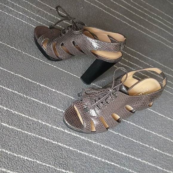 (MAKE AN OFFER) Coach heels!!! - Picture 3 of 5
